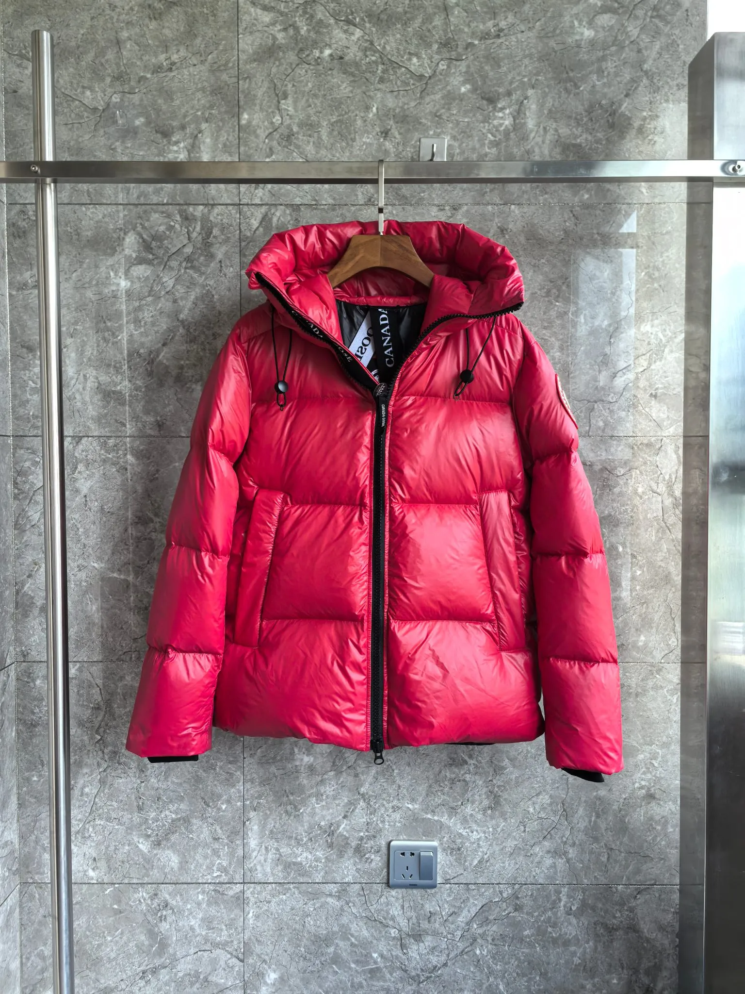 P800 2252M Crofton Puffer Unisex Jacket Down Jacket. Color: red red label. Size: S M L XL XXL.
